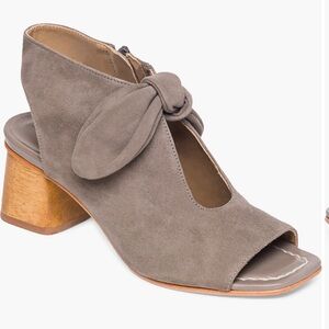 Bernardo Lizzie Sandal